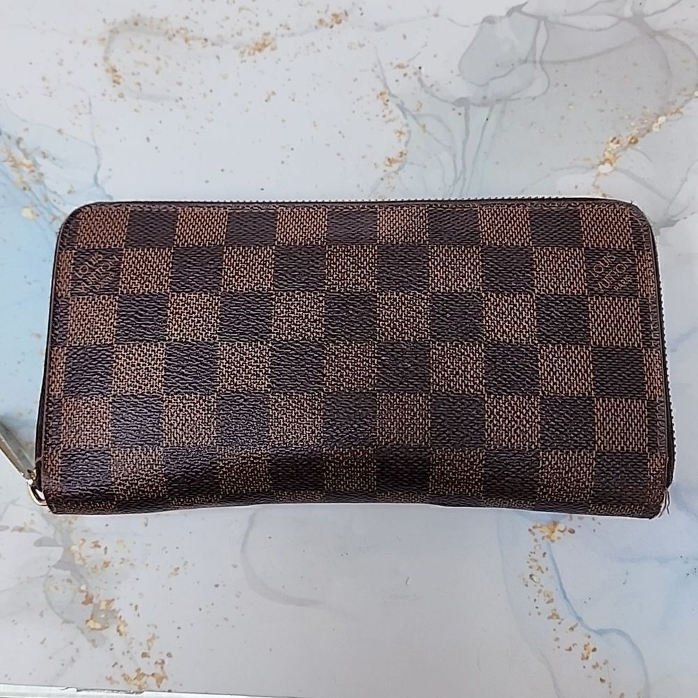 AuthenticāLouisāVuittonāDamierāEbeneāZipāAroundāWallet